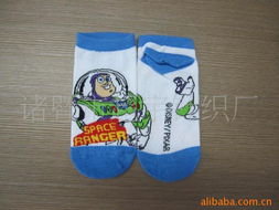 廠家直銷(xiāo)迪斯尼直板襪熱銷(xiāo)中，舒適時(shí)尚盡在足下